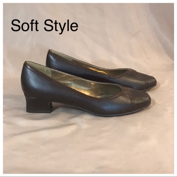 Soft Style Shoes - Soft Style Hush Puppies Size 9 Brown